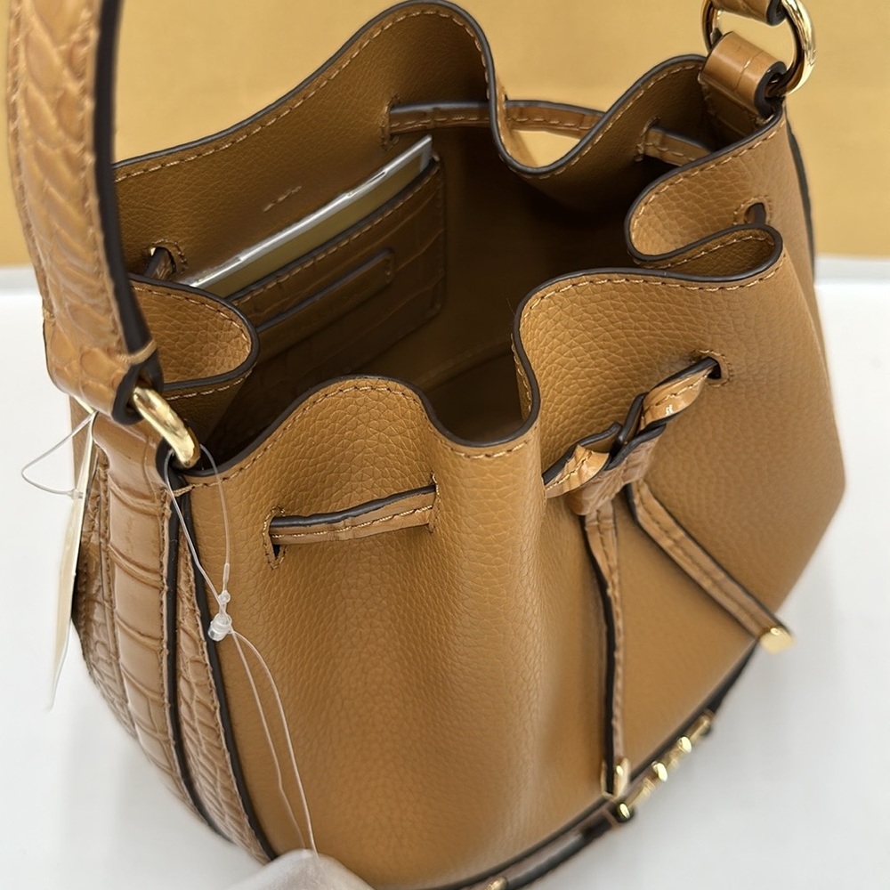 MICHAEL KORS
Reed Medium Pebbled Leather Belted Bucket Messenger SatchelCrossbo - Picture 8 of 16